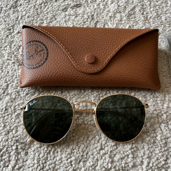 Ray Ban Round Gold Rim Sunglasses - Picture 2 of 2